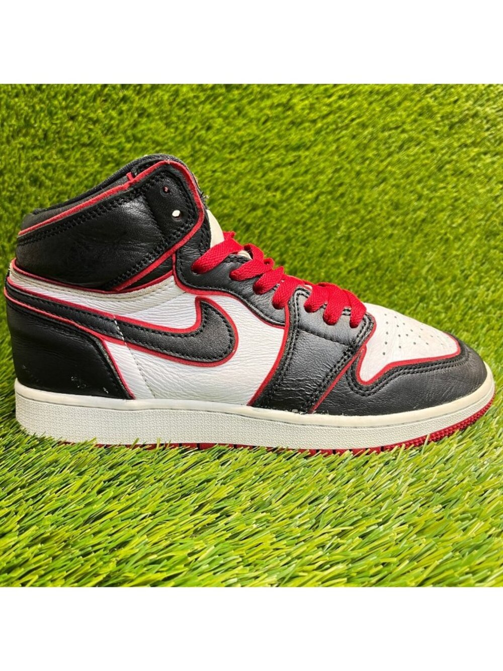 Nike Air Jordan 1 Retro Boys Size 6Y White Black Athletic Leather Shoes Sneakers
